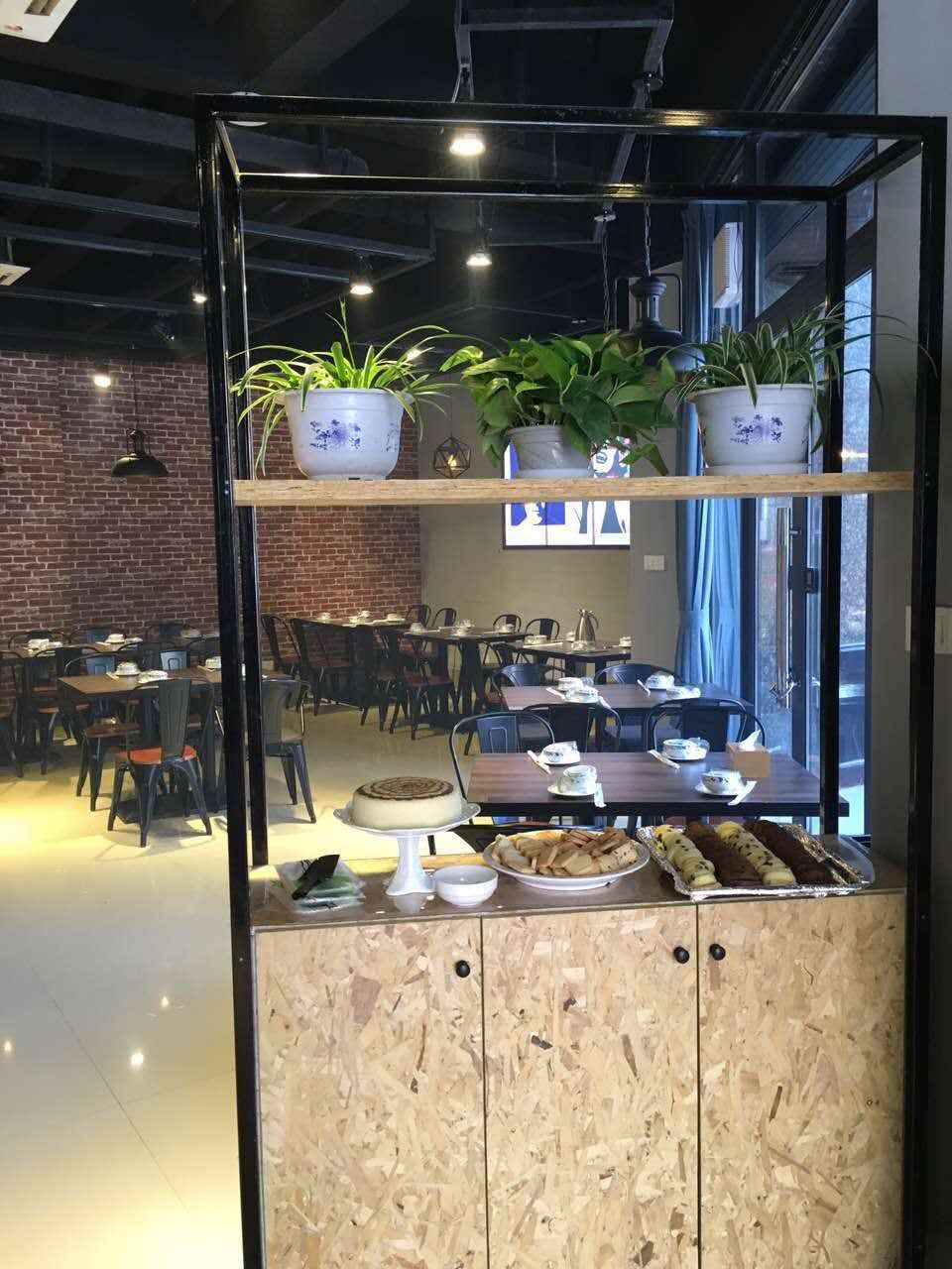 �±�С���ſڵ�һ�ҹսǵ���ת��