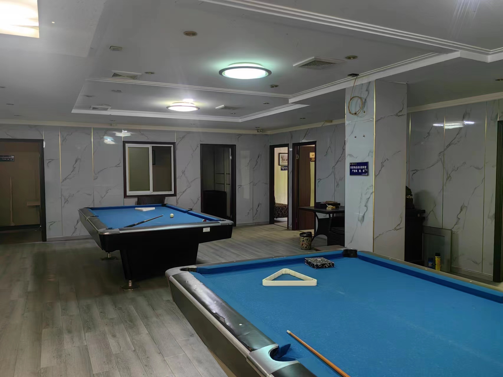 �±����Է���̳���