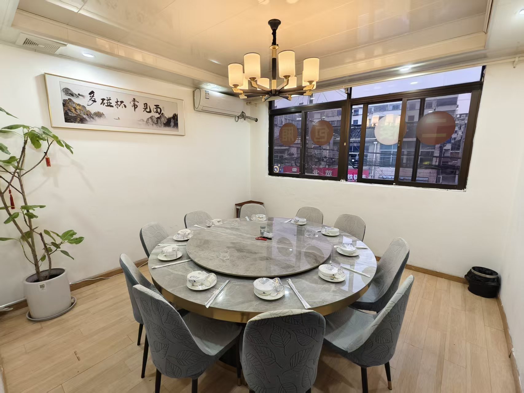 ��̶���·��Ϻ�տ�һ�������̼�ת��